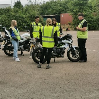 Instructor and students around a bite